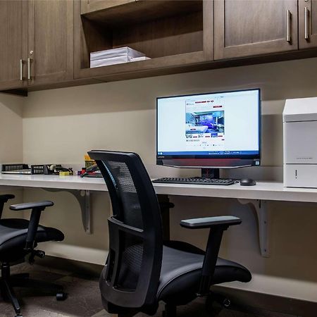 Hilton Garden Inn Winnipeg South Esterno foto